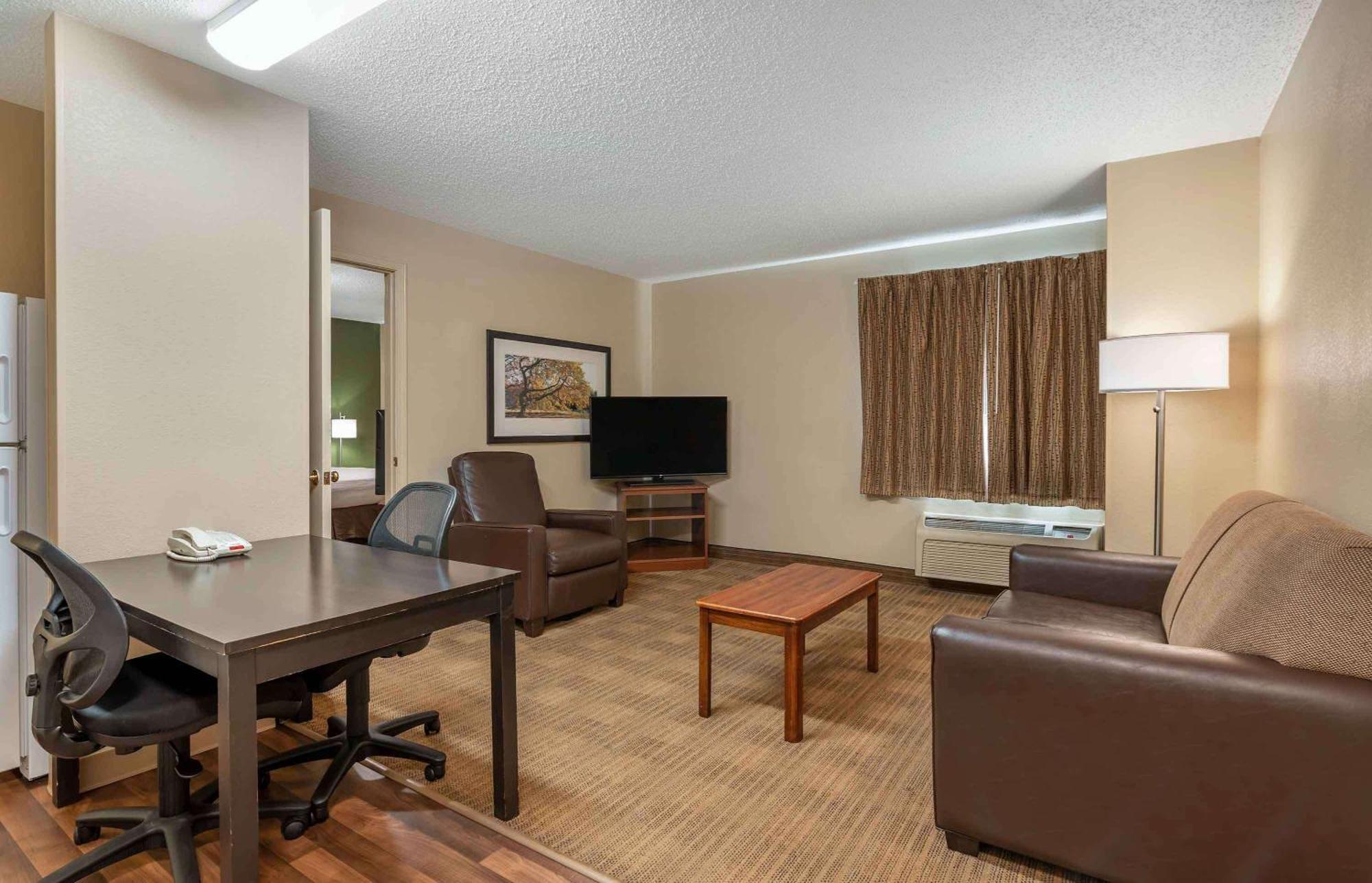 Suburban Studios Indianapolis Northwest - College Parks מראה חיצוני תמונה